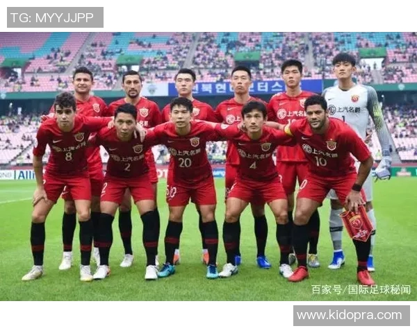 广州足球队以55分稳居冠军赛积分榜首位争夺荣誉