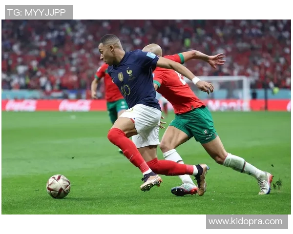 戚姓足球明星的辉煌历程与成就揭秘，探索他们在绿茵场上的传奇故事