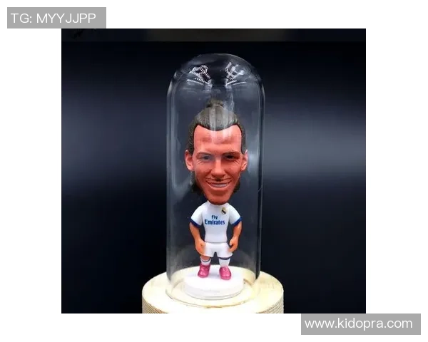 足球明星照片摆件打造个性化家居装饰提升球迷生活品质 足球明星照片摆件打造个性化家居装饰提升球迷生活品质